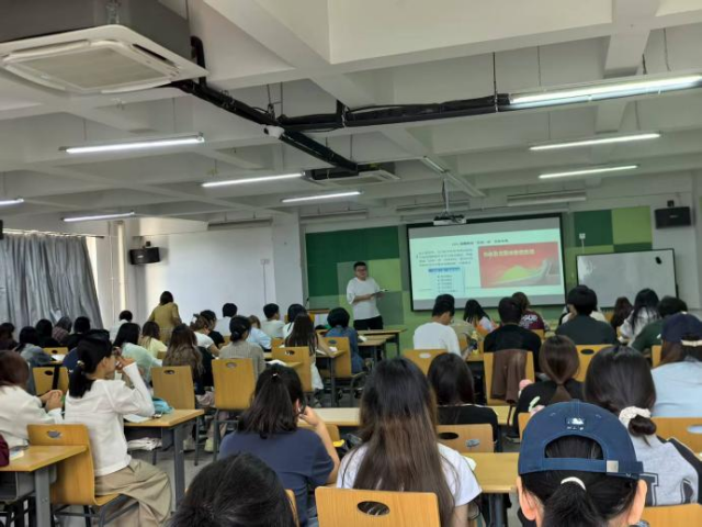 马克思主义学院开展常态化查课 筑牢思政课堂质量防线