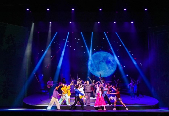 实践活动|追光者，永不止步！纪实体跨界融合舞台剧《追光的人》