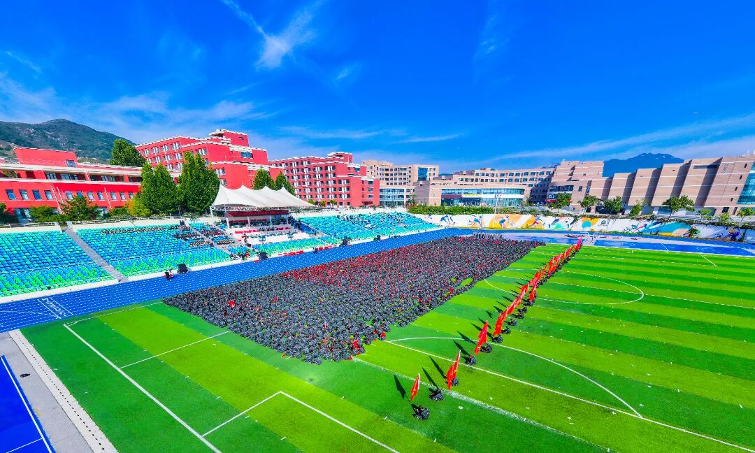 高燃！天津传媒学院举行2025级新生军训成果汇报暨总结表彰大会