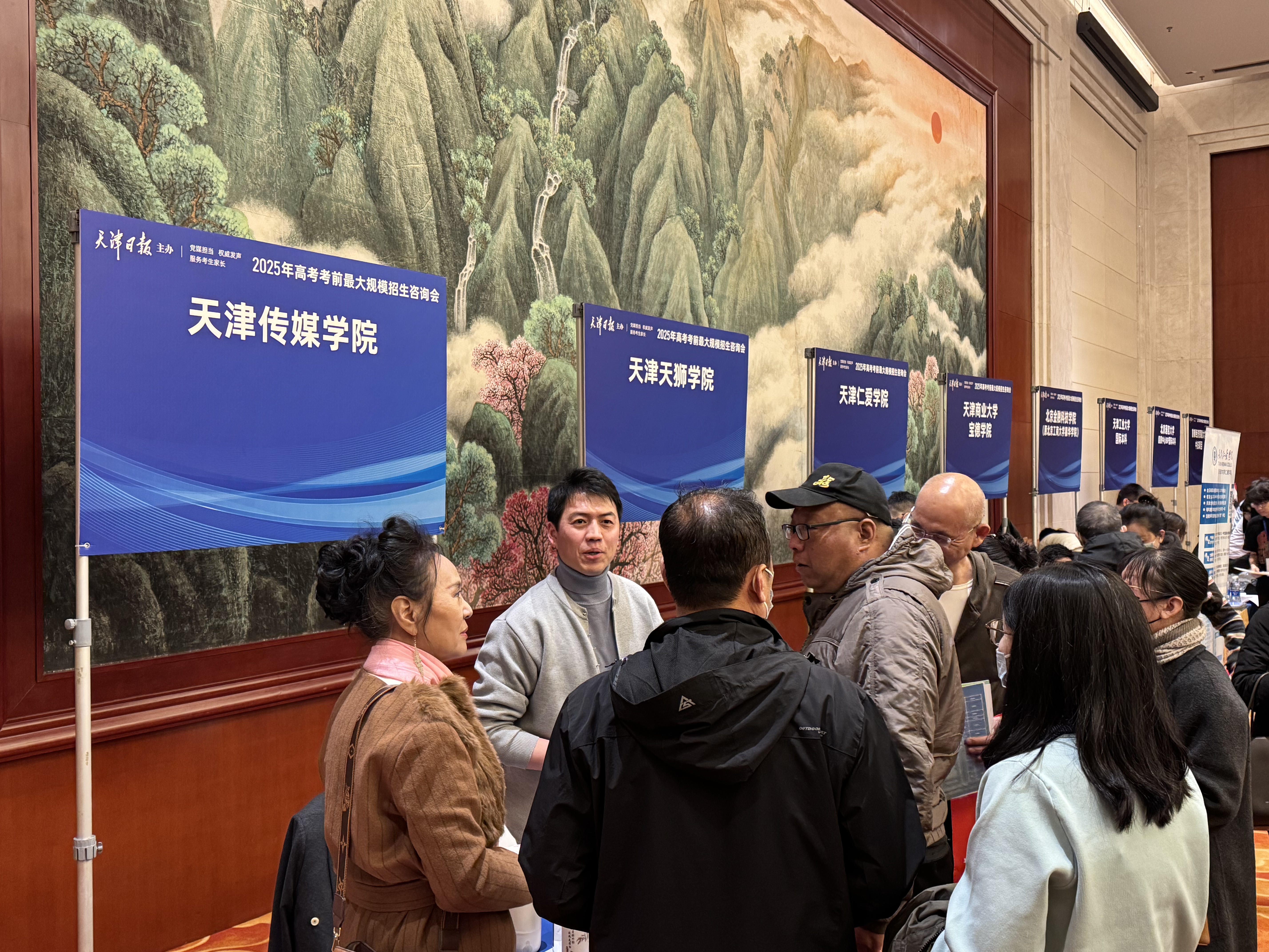 我校参加高校招生宣讲咨询会